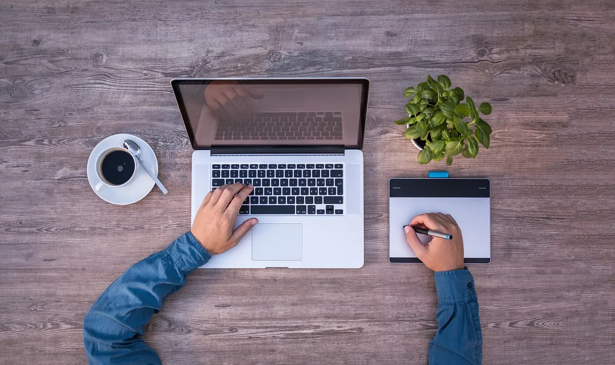 Print vs. Digital Portfolios: Which Should You Choose?